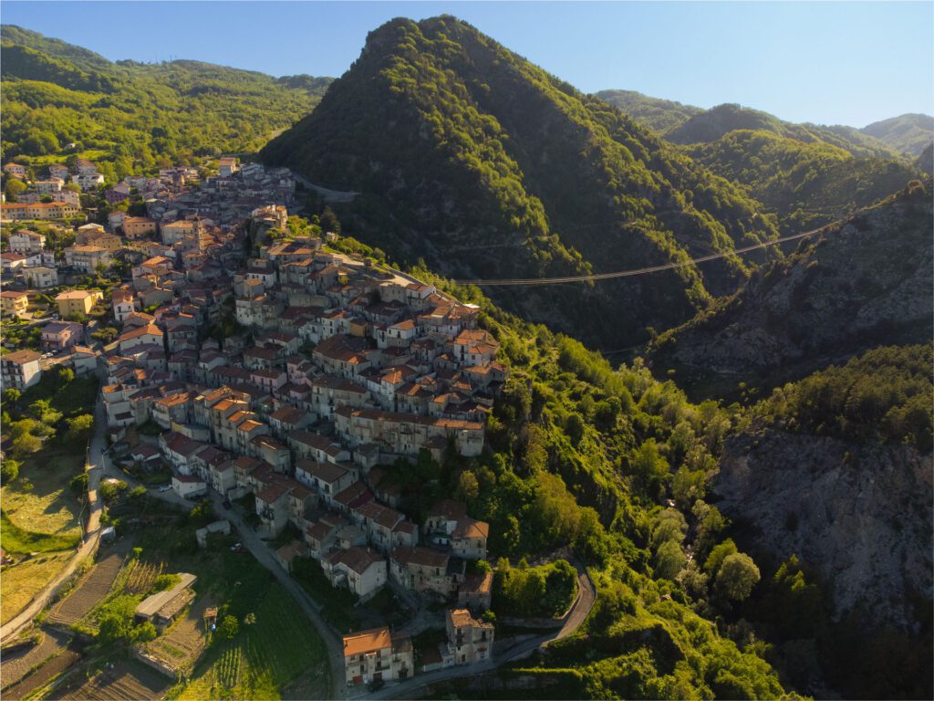 Castelsaraceno riceve la prestigiosa Bandiera Arancione dal Touring Club Italiano