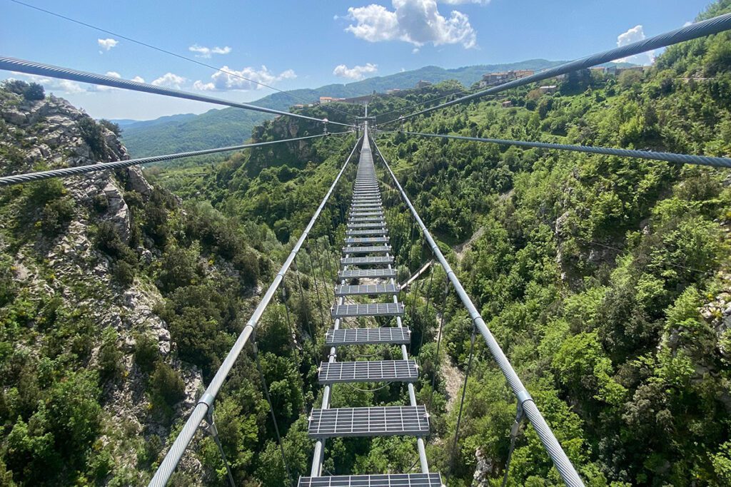 Il ponte tibetano più lungo del mondo, chiamato Ponte tra i due Parchi perché collega due parchi nazionali della Basilicata.