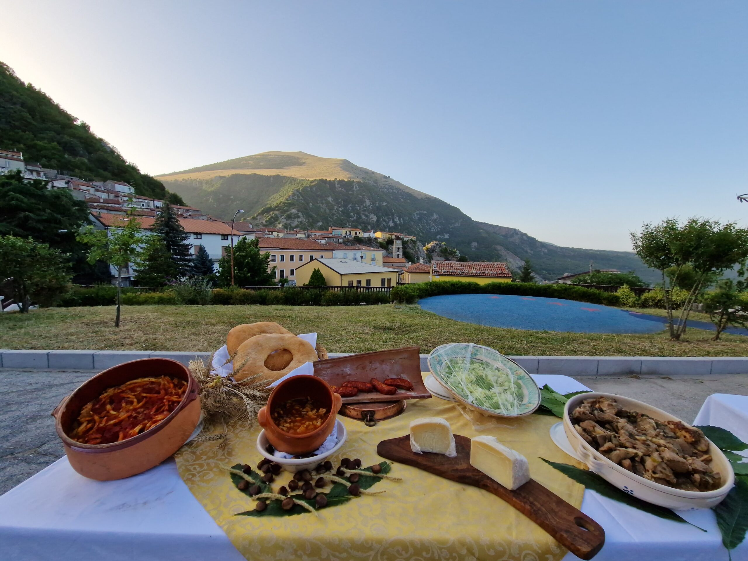 FESTA DEL CENTRO STORICO A CASTELSARACENO: UN’ESPERIENZA TRA GUSTO, ARTE E MUSICA POPOLARE FESTA DEL CENTRO STORICO A CASTELSARACENO: UN’ESPERIENZA TRA GUSTO, ARTE E MUSICA POPOLARE